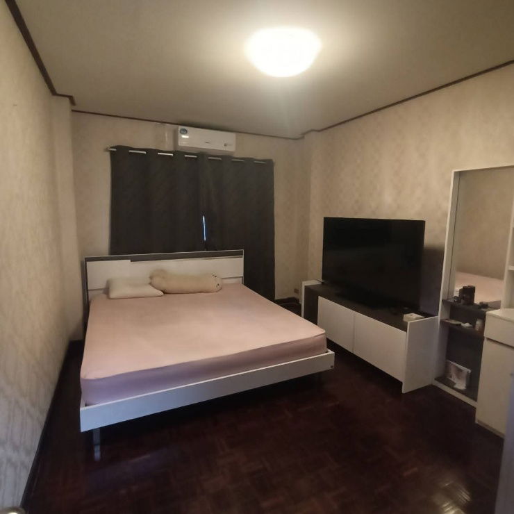 picture 🏡 For sale 3-storey house, central location!
Area 35 sq.w. Soi Ratchada 3 (Chinese Embassy), Soi Yoo Charoen 21 intersection - 13/20