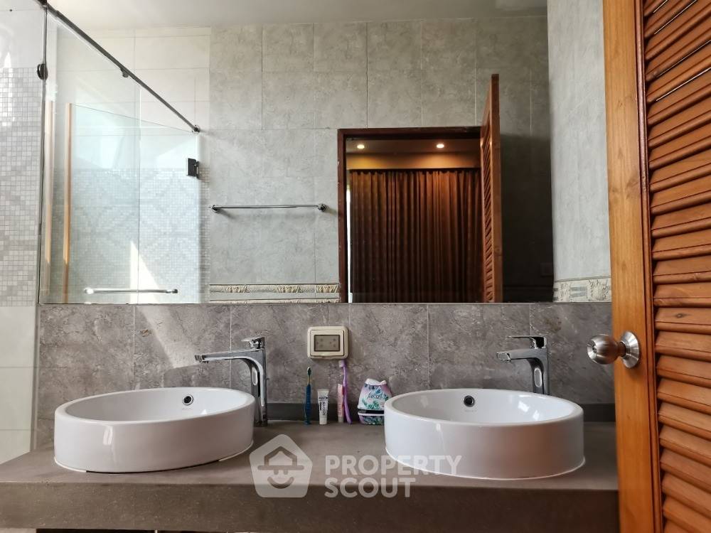 picture 2-BR Condo at Wind Ratchayothin near BTS Ratchayothin (ID 1361590) - 3/14