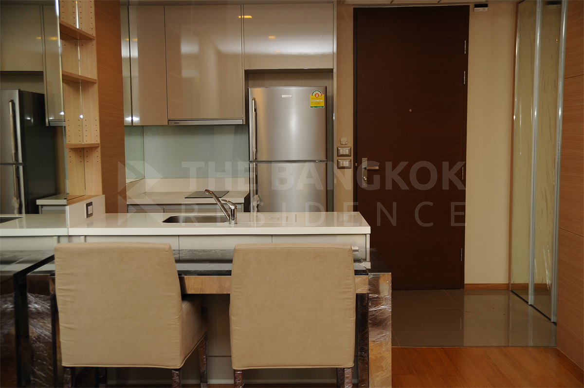picture Luxuriously Elevated Unit The Address Asoke near MRT Phetchaburi Station - 1/10