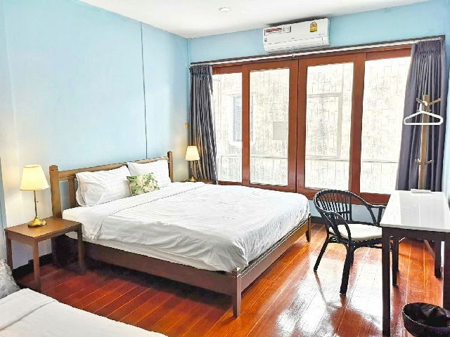 picture BTS KrungThonburi 220m. IconSiam 980m. For rent 2-storey townhouse 30 sq.wa.240 sq.m. Fully furnish - 1/8