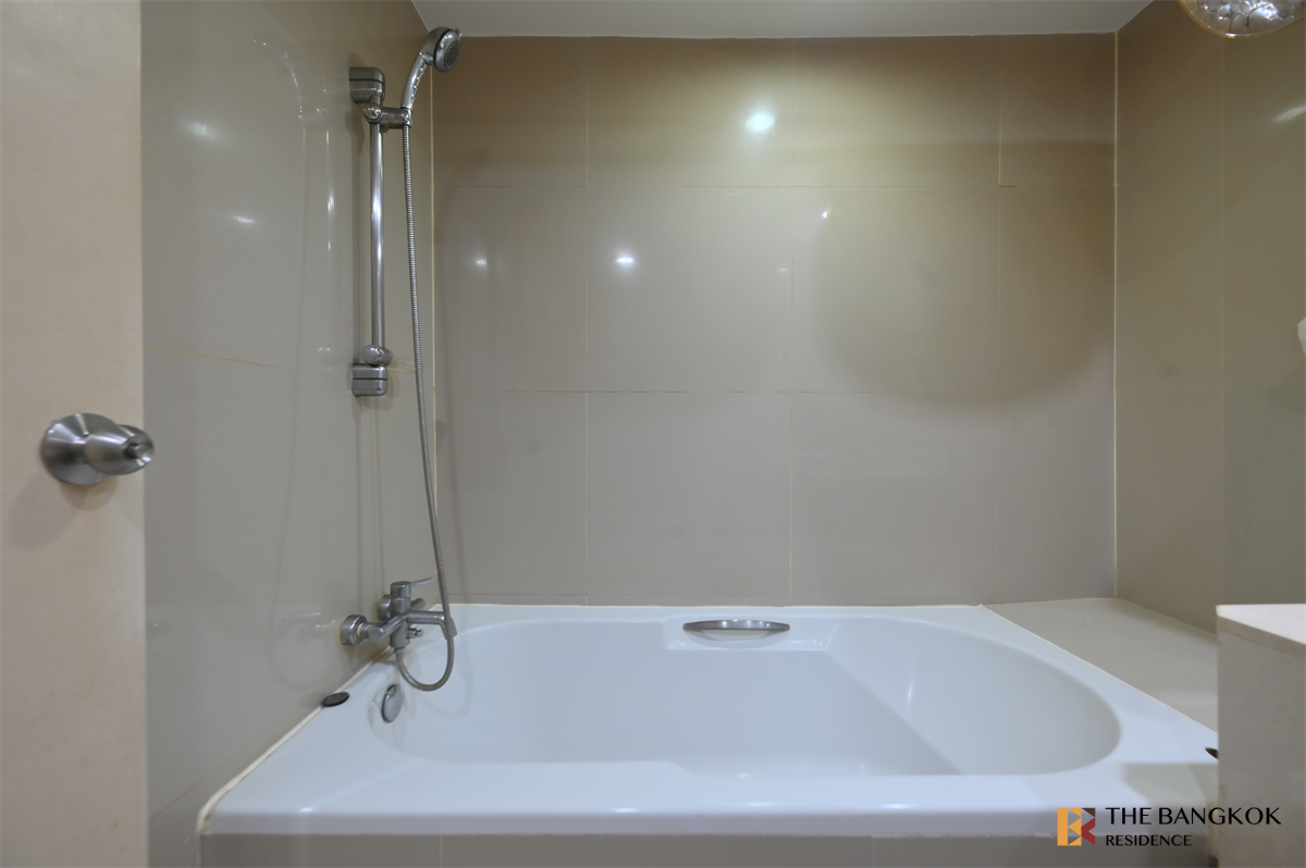 picture Luxuriously Elevated Unit The Trendy Condominium near BTS Asok - 8/10