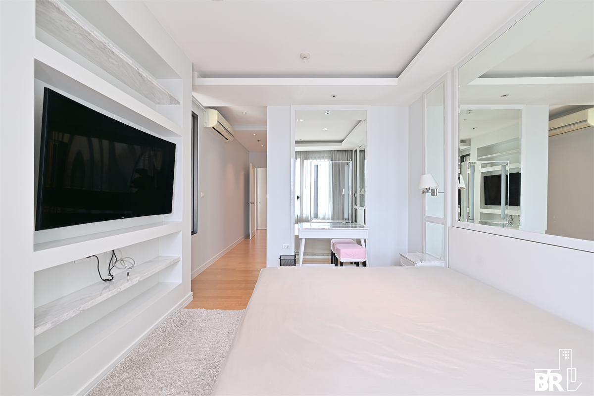 picture Villa Asoke The Privilege of Luxury in an Economic Hub Location near MRT Phetchaburi Station - 4/10