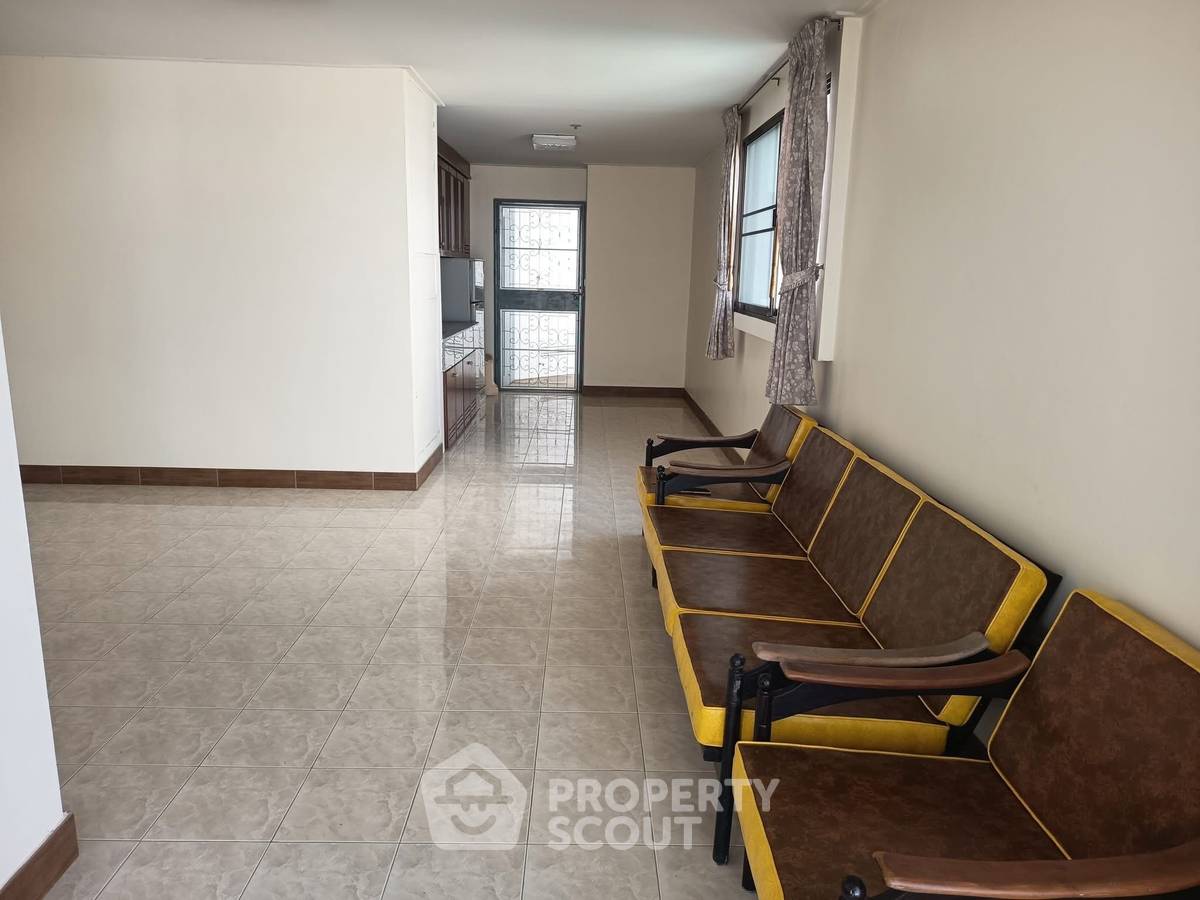 picture 3-BR Condo at View Talay 3 close to Phratamnak (ID 2209600) - 4/12
