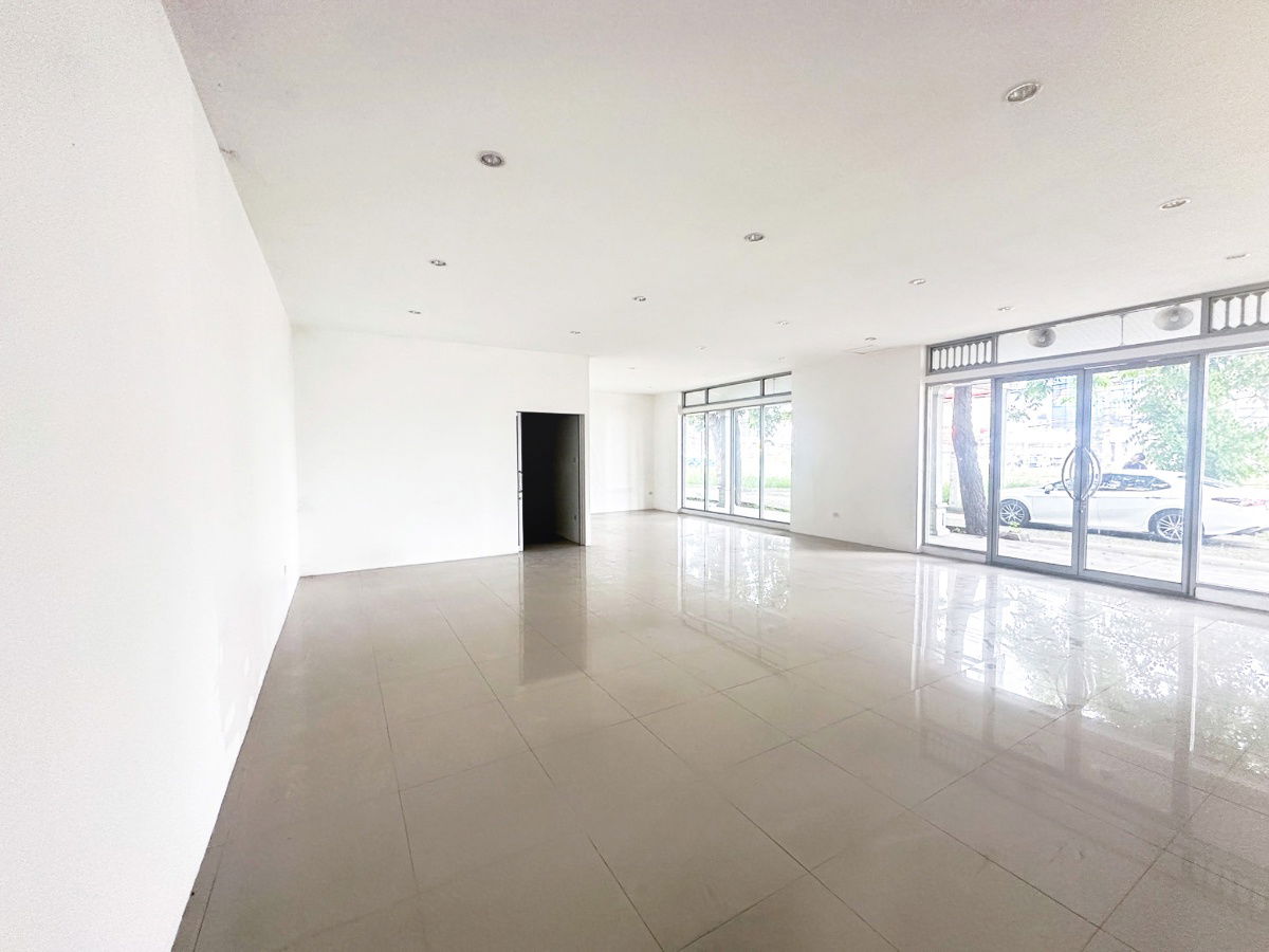 รูป ให้เช่า ออฟฟิศ สำนักงาน Office ไอเพลส แหลมฉบัง ติดถ.สุขุมวิท อ.ศรีราชา จ.ชลบุรี - รูปที่ 1/7