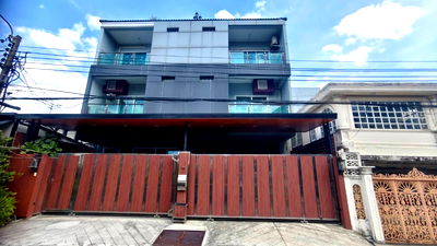 บ้านเดี่ยว ม.รามคำแหง : บ้านหรู 3 ชั้น พร้อมอยู่ สไตล์โมเดิร์น ทำเลศักยภาพโซนพระราม 9 และฟังก์ชันครบครัน