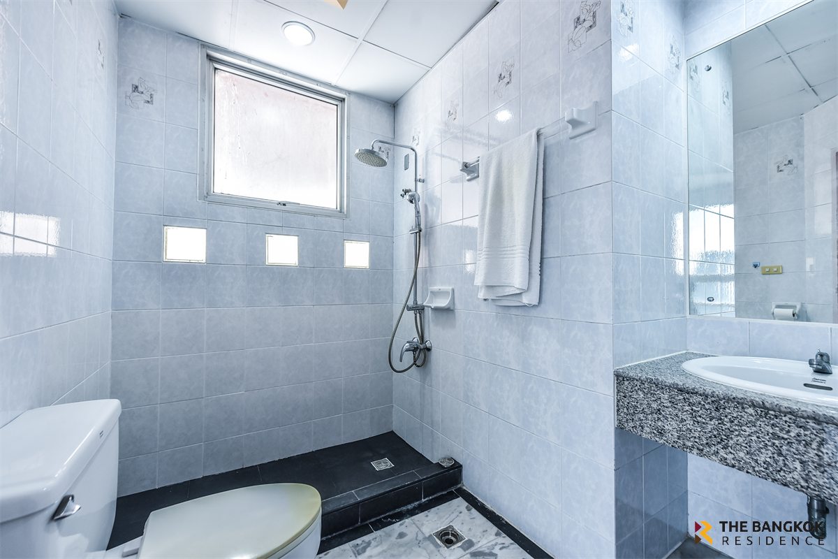picture Pathumwan Resort Luxury Condo at Special Price near Airport Rail Link Phaya Thai Station - 1/10