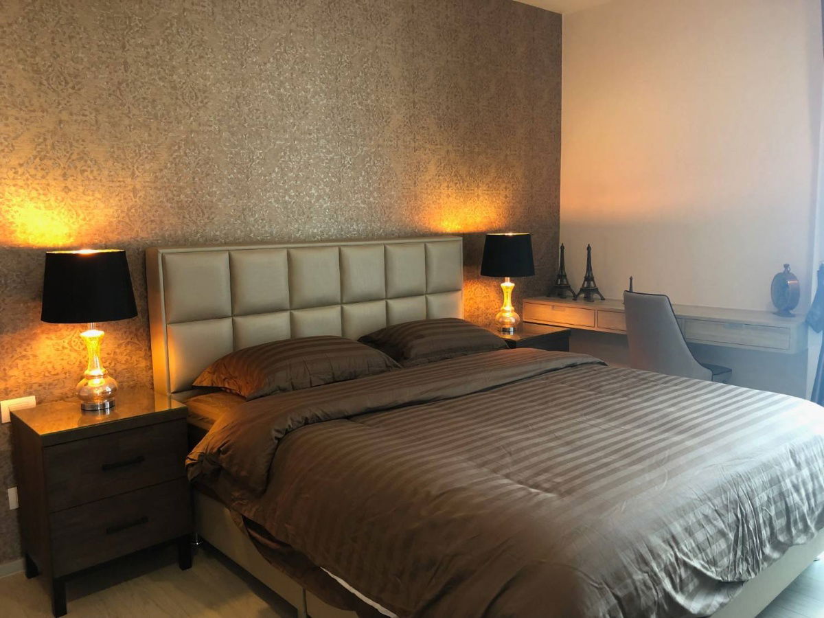 picture ♢ Nice Decoration ♢ Tower B, 30+ Floor | 2 Bedrooms, 75.45 sq.m. | Condo skywalk connect to BTS ploenchit and Central Embassy. - 14/17