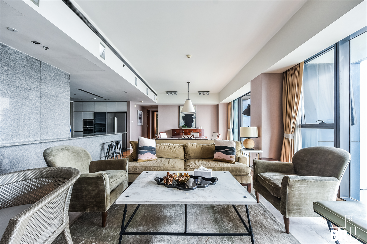 picture The Privilege of Luxury in an Economic Hub Location The Met - 4/10