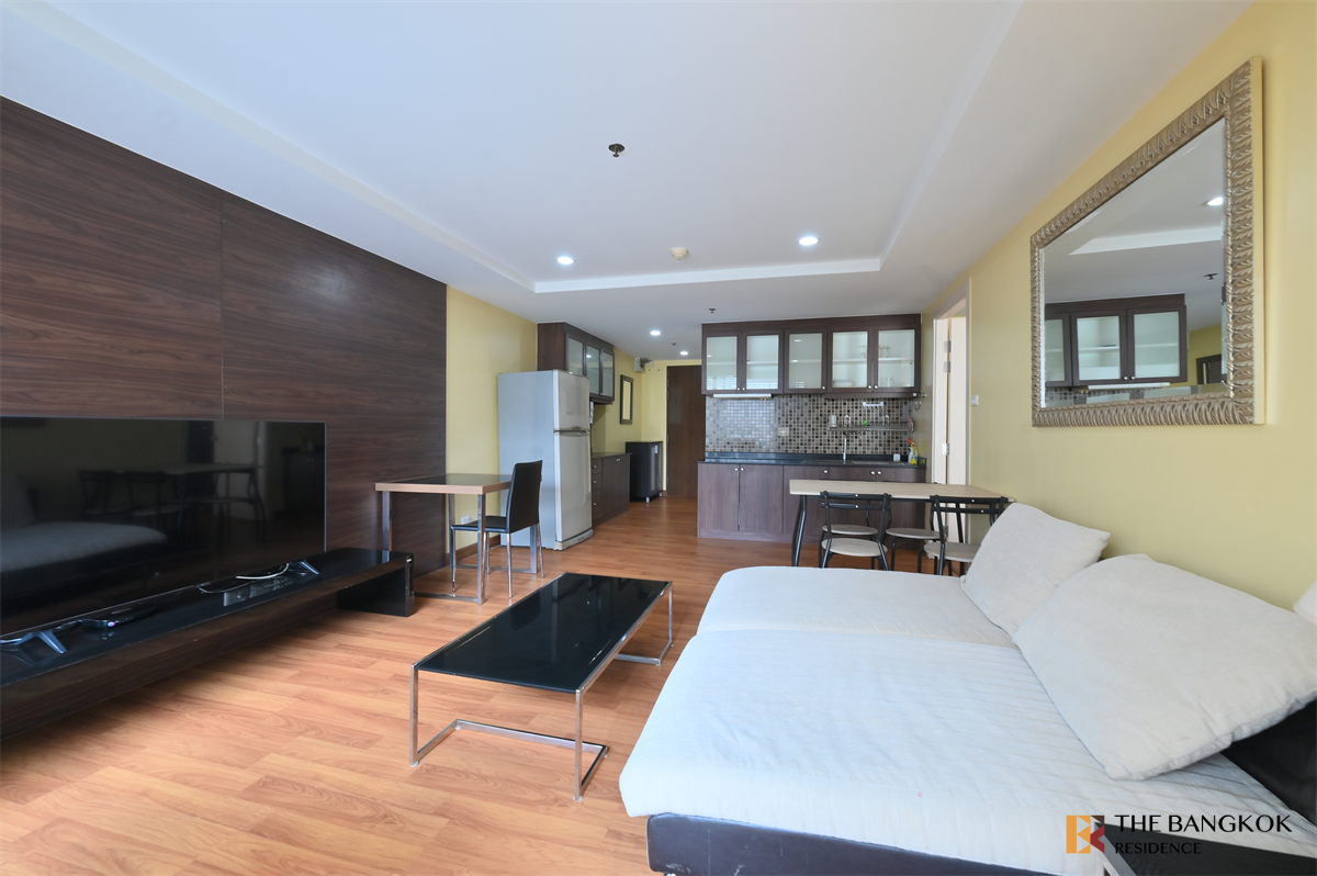 picture Luxuriously Elevated Unit The Trendy Condominium near BTS Asok - 4/10