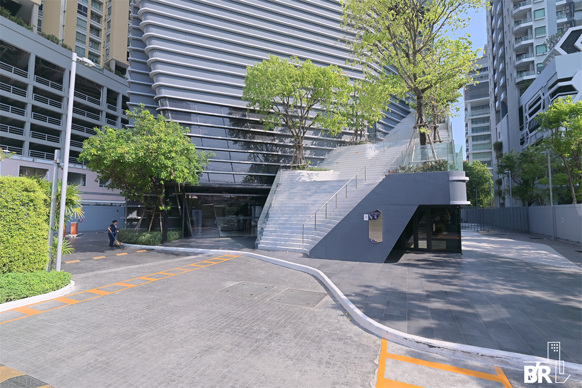 picture Luxury Condo Ready to Move-in at the Best Location Ideo Mobi Asoke near MRT Phetchaburi Station - 9/9