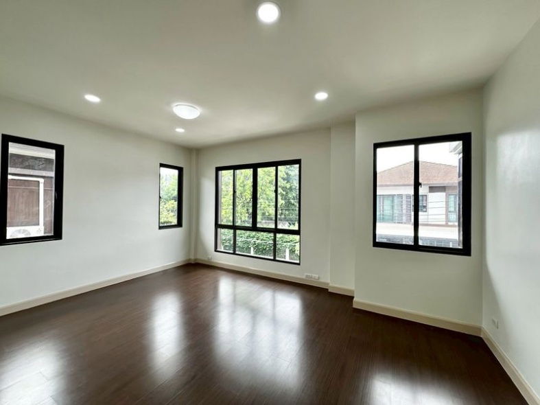 picture Best Deal! 2-Storey House at Setthasiri Watcharaphon – 54.6 sq.w. - 6/15