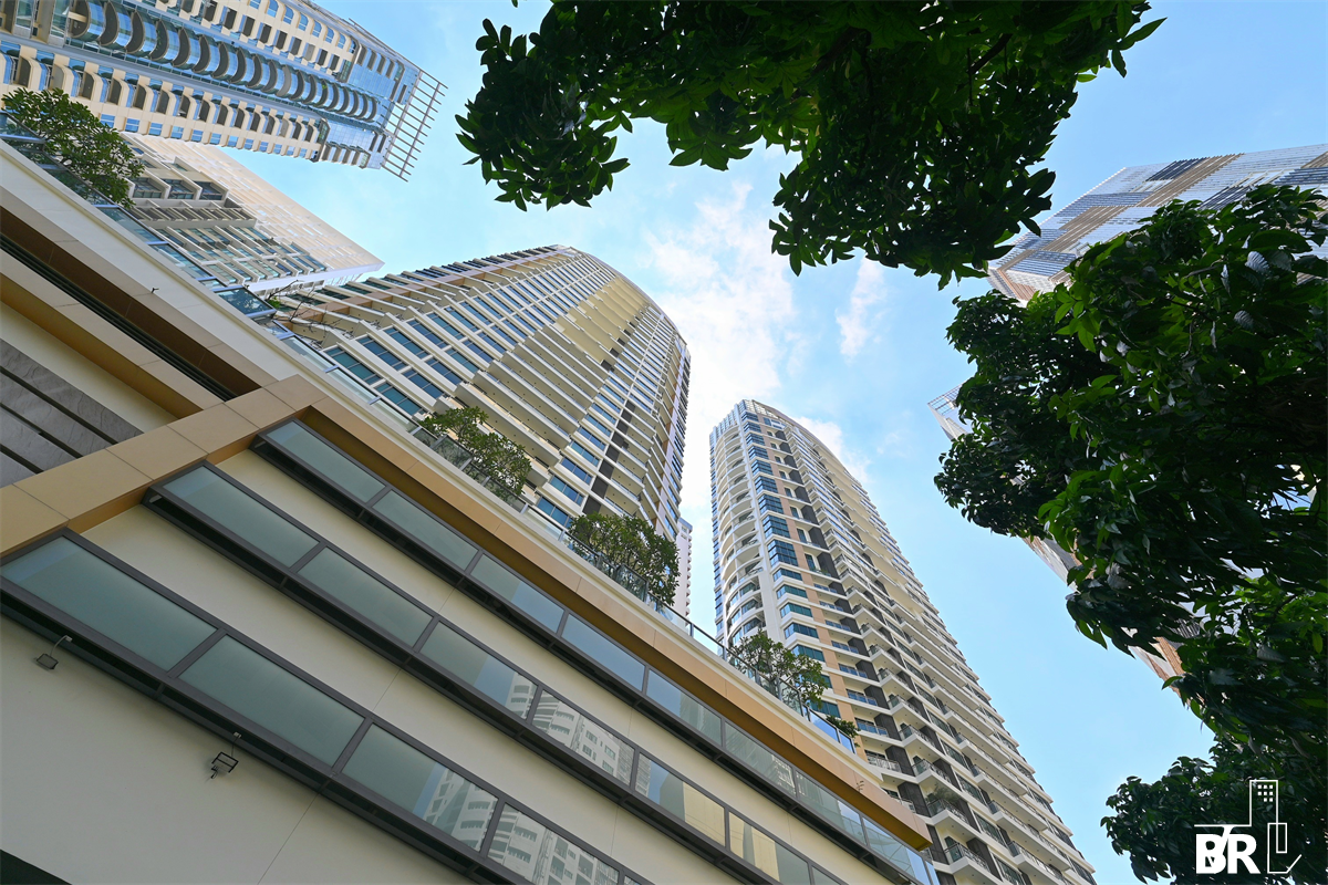 picture Bright 24 Premium Luxury Condo in Prime Location - 6/9