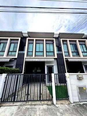 Townhouses for rent : Townhome for Rent – Pleno Sukhumvit–Bangna Well-maintained | Partly Furnished | Ready to Move In
