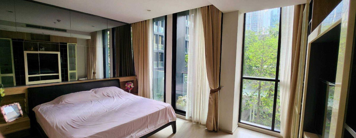 picture ● Good Deal ● Tower B, 00+ Floor | 1 Bedroom, 52.00 sq.m. | Condo skywalk connect to BTS ploenchit and Central Embassy. - 1/5