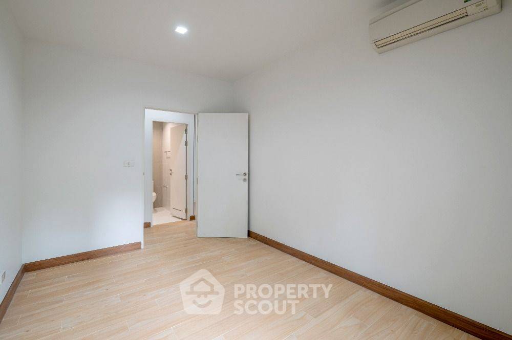 picture 2-BR Condo at The Seed Musee Sukhumvit 26 near BTS Phrom Phong (ID 1573887) - 38/44