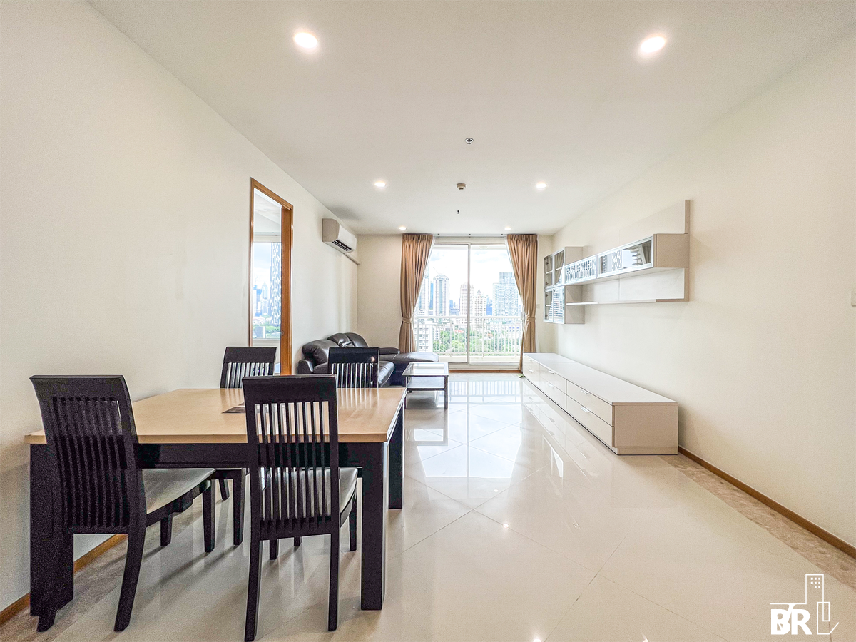 picture The Empire Place  Luxury Condo in Central City Location - 8/10