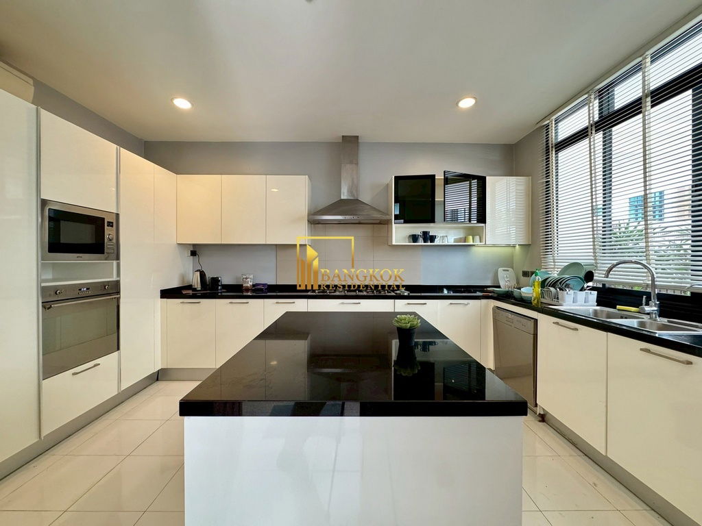 รูป EM Villa - 3 Storey 4 Bedroom House With Pool in Phrom Phong - BR7508SH - รูปที่ 17/60