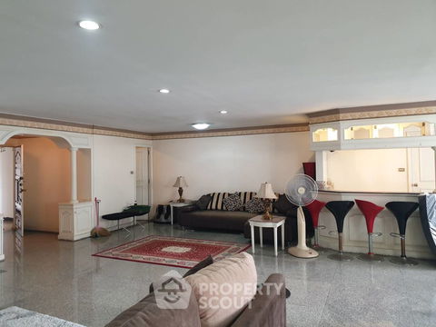 3-BR Condo at D.S. Tower 1 Sukhumvit 33 Condominium near BTS Phrom Phong (ID 1917817)