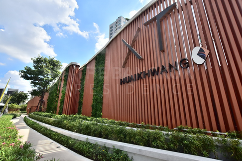 XT Huaikhwang near MRT Huai Khwang Station The Privilege of Luxury in an Economic Hub Location