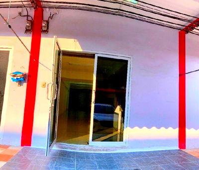 Shophouses for rent วิทยาลัยเทคนิคราชสิทธาราม : Big C Kanlapaphruek 1.2km. Sampeng 2 MRT BangWa 4.8km. For rent commercial building 3.5-storey