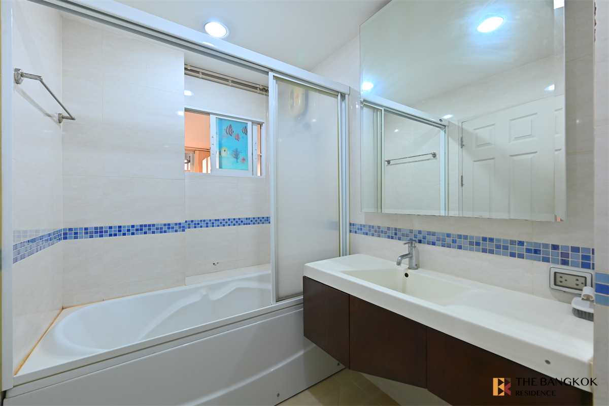 picture Life@Ratchada - Huaikhwang Start your comfort here near MRT Huai Khwang Station - 1/10