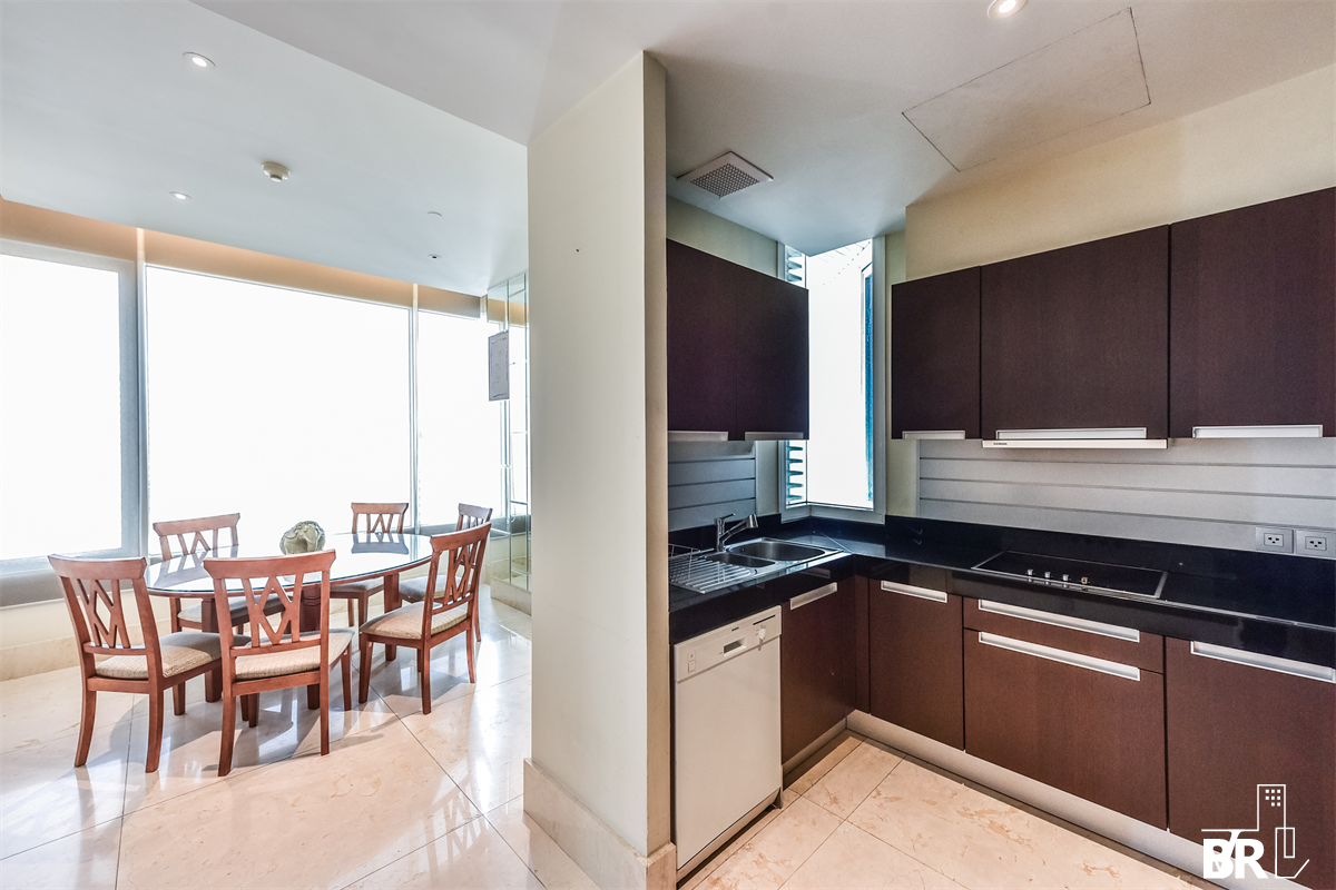 picture Luxuriously Elevated Unit The Infinity near BTS Saint Louis - 6/10