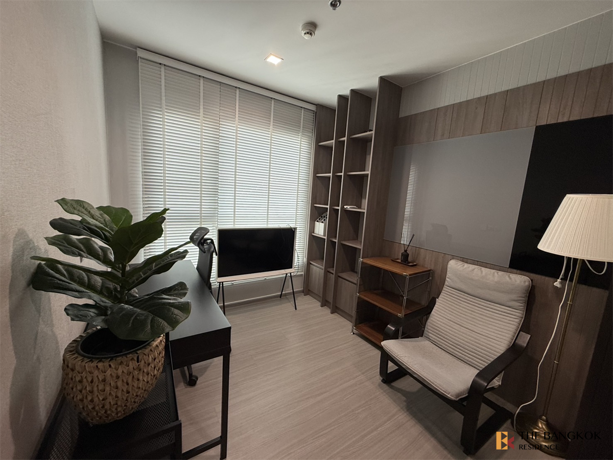 picture Luxury Condo at Special Price Life Asoke - Rama 9 near MRT Rama 9 Station - 3/9