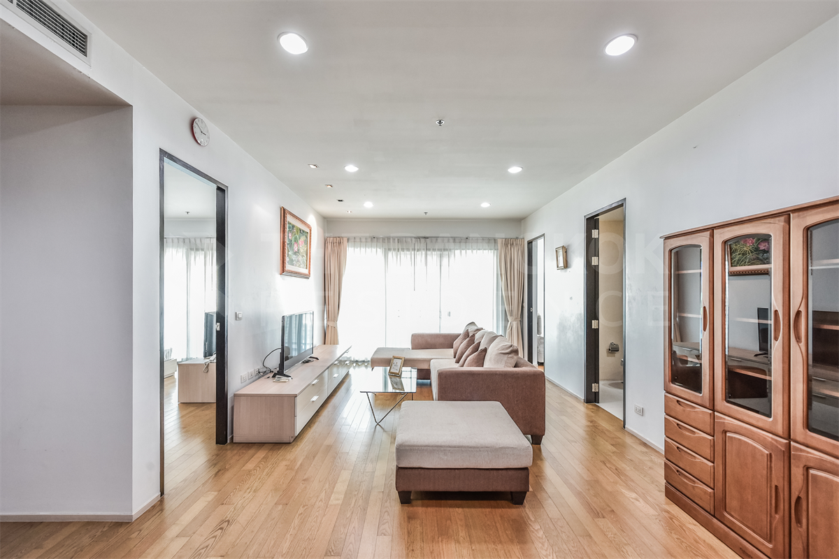 picture Ultimate Luxury Lifestyle with Convenience The Madison Condominium Sukhumvit 41 near BTS Phrom Phong - 3/10