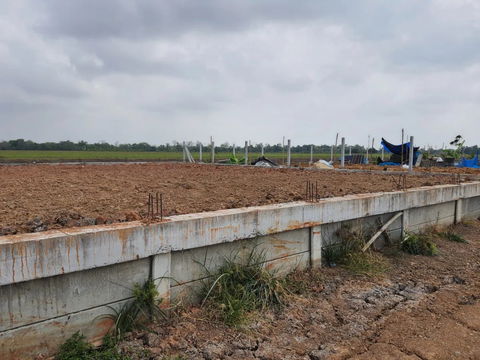 ขายที่ดินถมแล้ว 100 ตร.ว. พร้อมกำแพงล้อมรอบ คลอง 4 คลองหลวง ปทุมธานี ที่ดินสวย ขนาดกำลังดี พร้อมพัฒนา