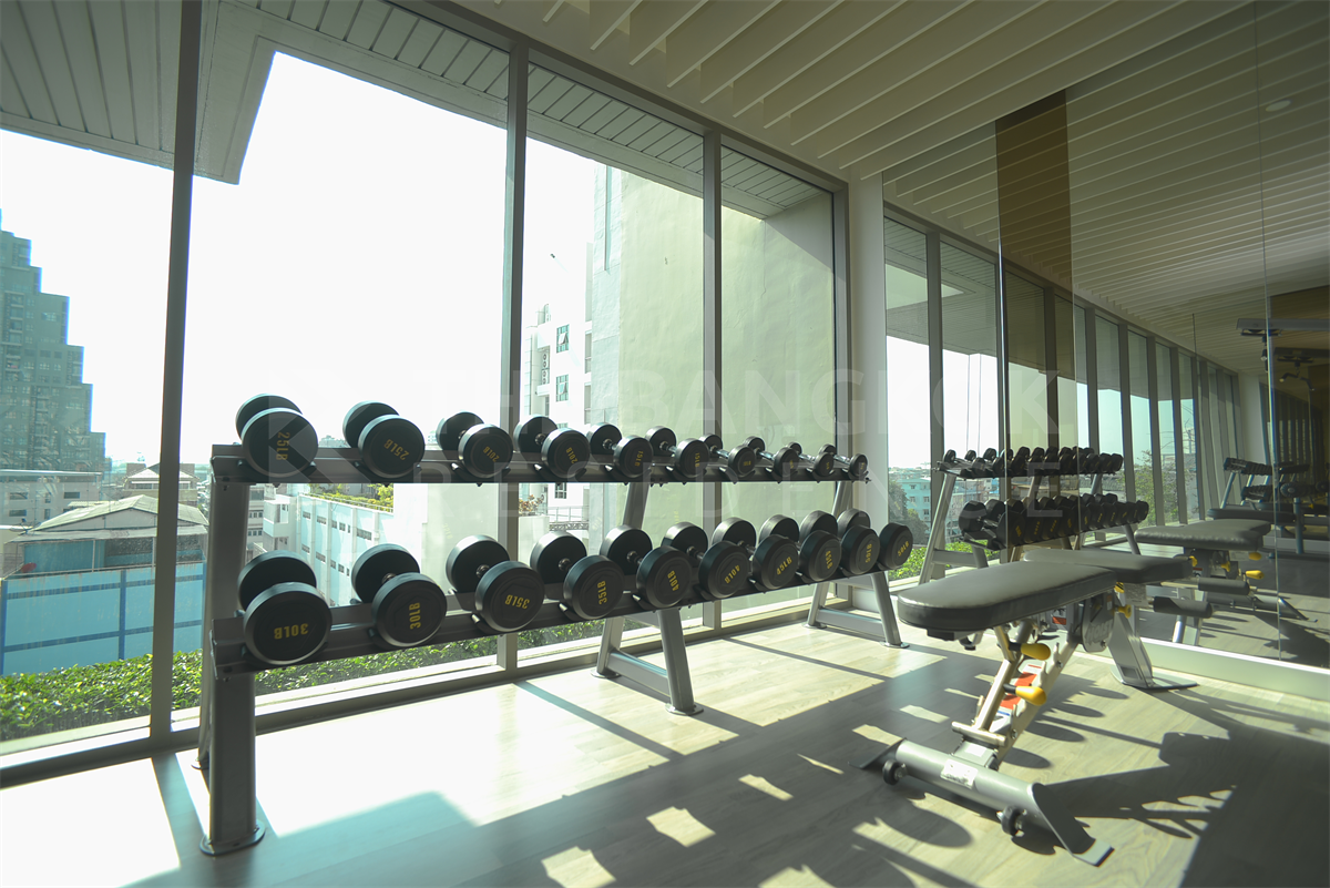 picture The Room BTS Wongwianyai Luxuriously Elevated Unit near BTS Wongwian Yai - 1/9
