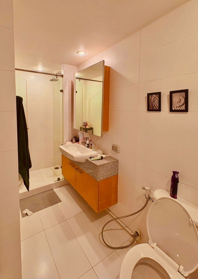 picture Manhattan Chidlom for sale 6.8mb. Pet friendly.  - 6/13