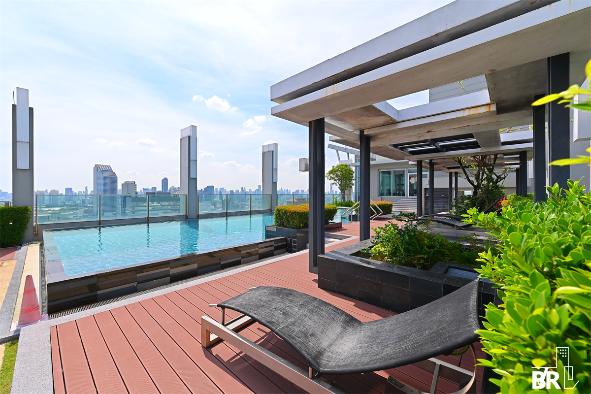 picture RHYTHM Ratchada-Huaikhwang near MRT Huai Khwang Station Luxury Condo Ready to Move-in at the Best Location - 1/9