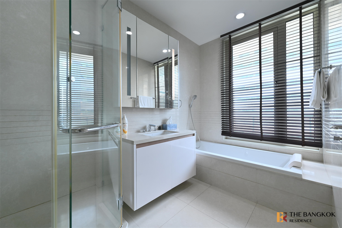 picture Q Langsuan near BTS Ratchadamri The Privilege of Luxury in an Economic Hub Location - 1/10