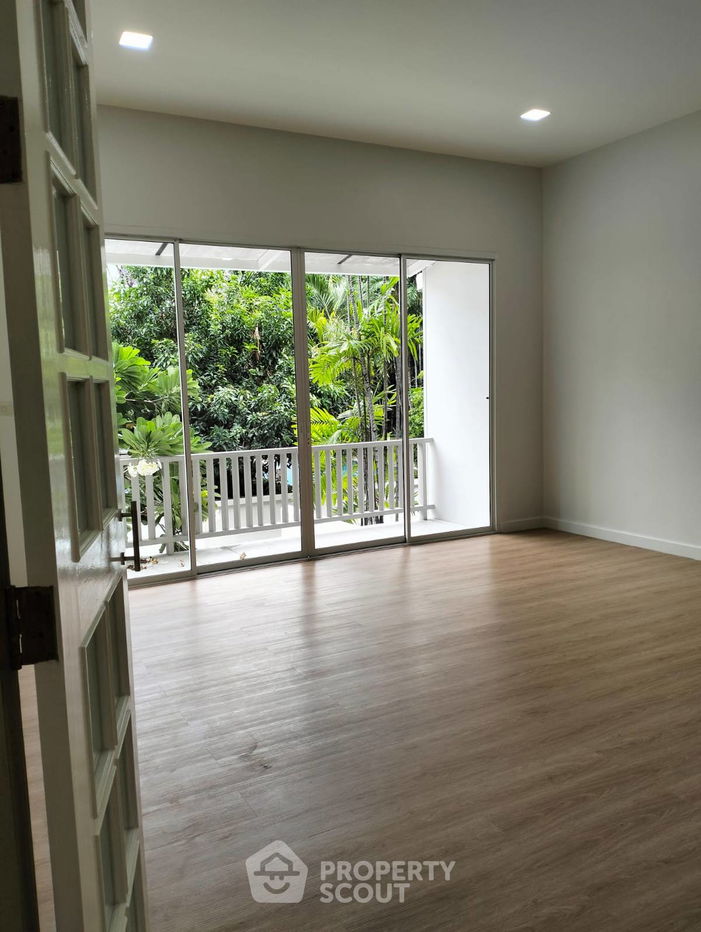 picture 4-BR Townhouse near MRT Sukhumvit (ID 2098222) - 5/20
