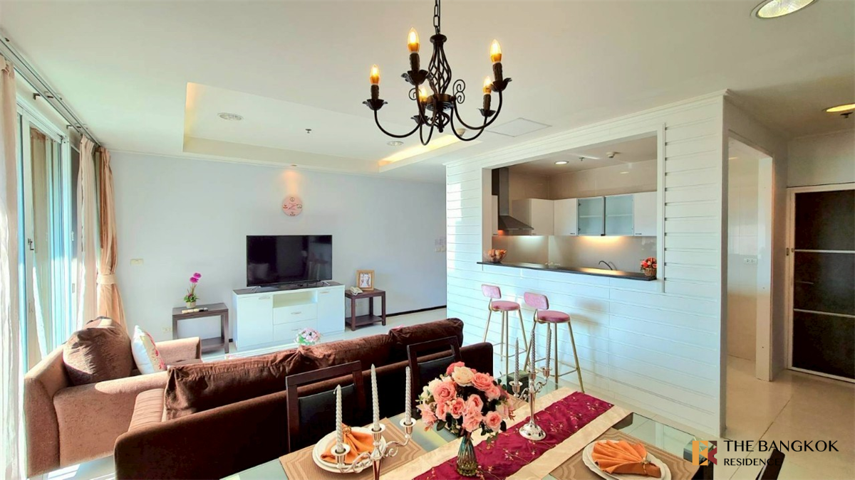 picture Ultimate Luxury Condo in Business District Piyathip Place - 1/10