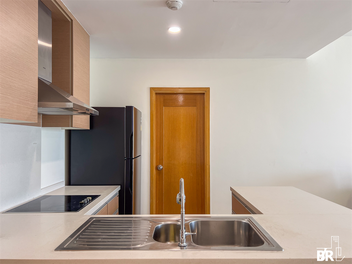 picture The Empire Place  Luxury Condo in Central City Location - 9/10