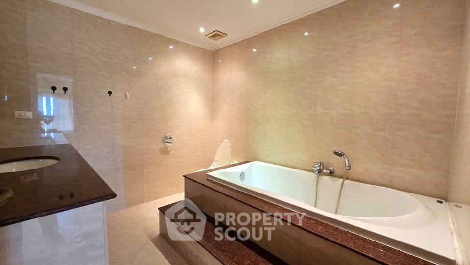 picture 2-BR Condo at View Talay 3 close to Phratamnak (ID 2208694) - 19/20