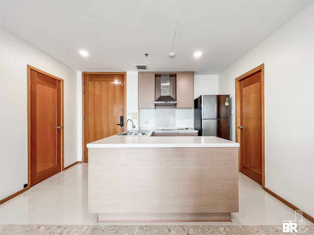 picture The Empire Place  Luxury Condo in Central City Location - 7/10