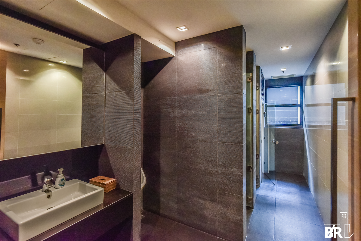 รูป สะดวกสบายกับไลฟ์สไตล์สุด Luxury โหมด สุขุมวิท 61 ใกล้ BTS สถานีเอกมัย - รูปที่ 2/9