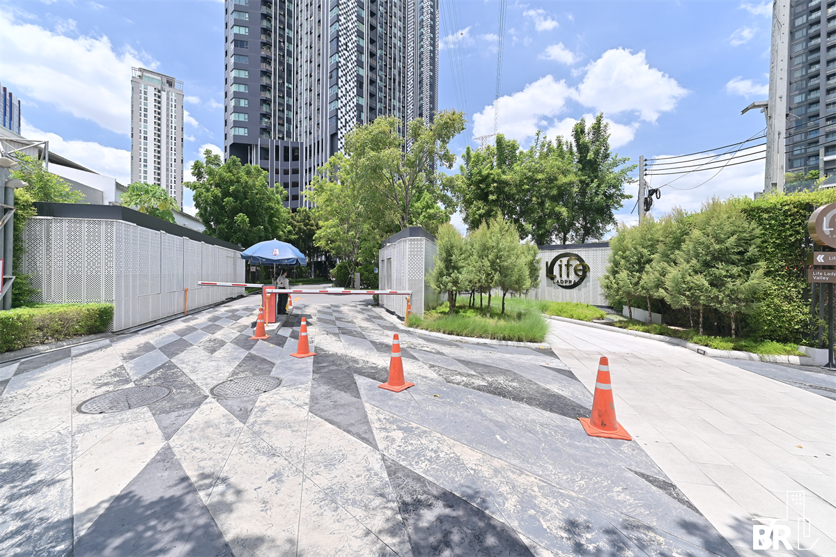 รูป ไลฟ์ ลาดพร้าว คอนโด Luxury สุดพรีเมียมทำเลทอง ใกล้ BTS สถานีห้าแยกลาดพร้าว - รูปที่ 2/9