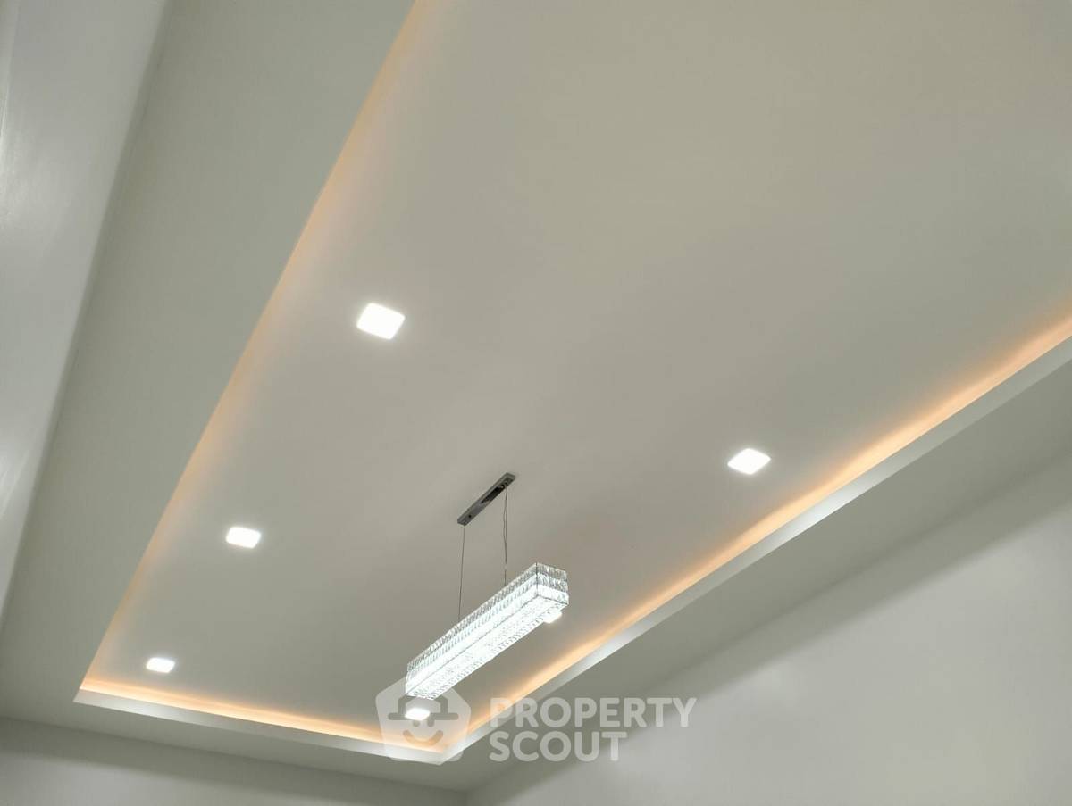 picture 4-BR Townhouse near MRT Sukhumvit (ID 2098222) - 13/20
