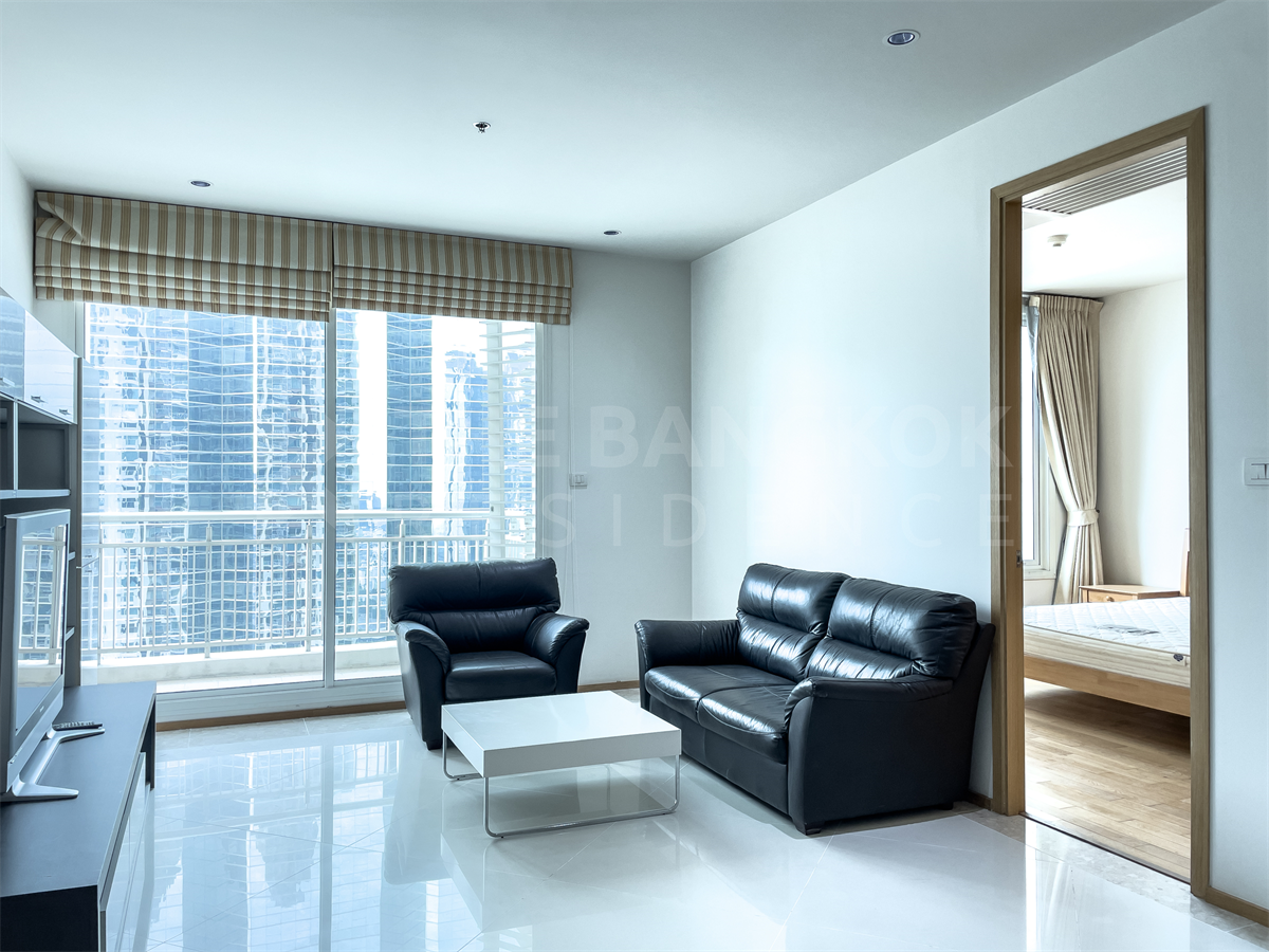 picture The Empire Place Luxuriously Elevated Unit - 5/10