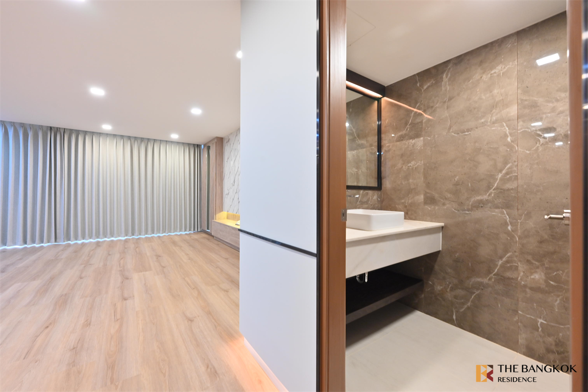 picture Somkid Gardens Ultimate Luxury Lifestyle with Convenience near BTS Phloen Chit - 5/10