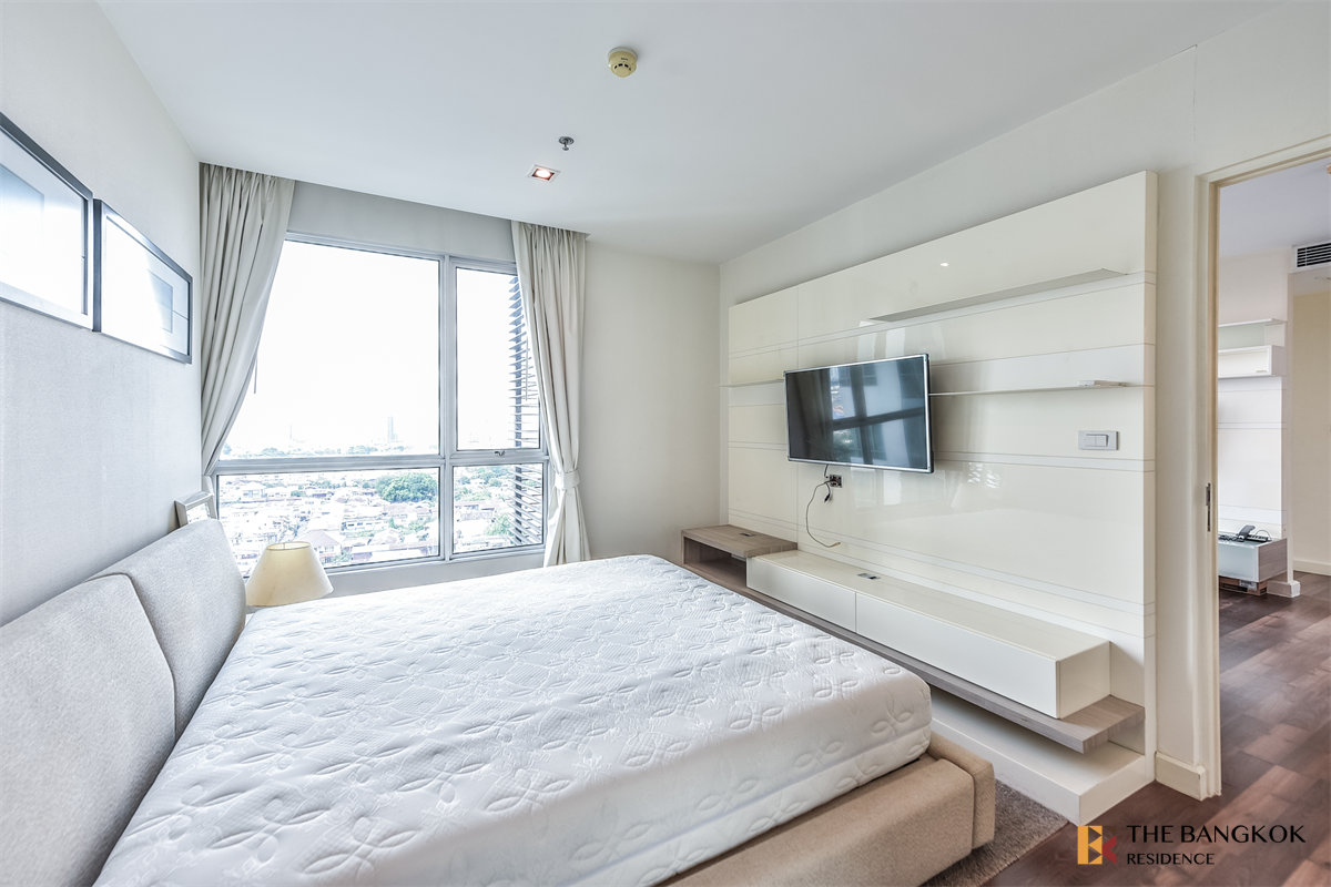 picture The Room Sathorn-Taksin near BTS Phonimit The Privilege of Luxury in an Economic Hub Location - 1/10