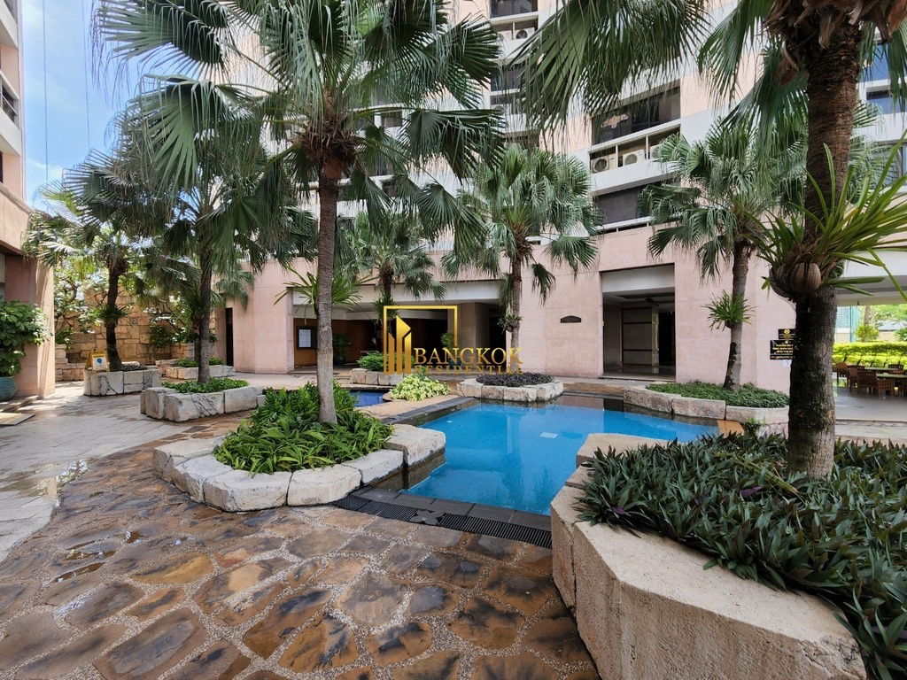 รูป President Park - Very Spacious 3 Bed Condo in Phrom Phong - BR18219CD - รูปที่ 33/43