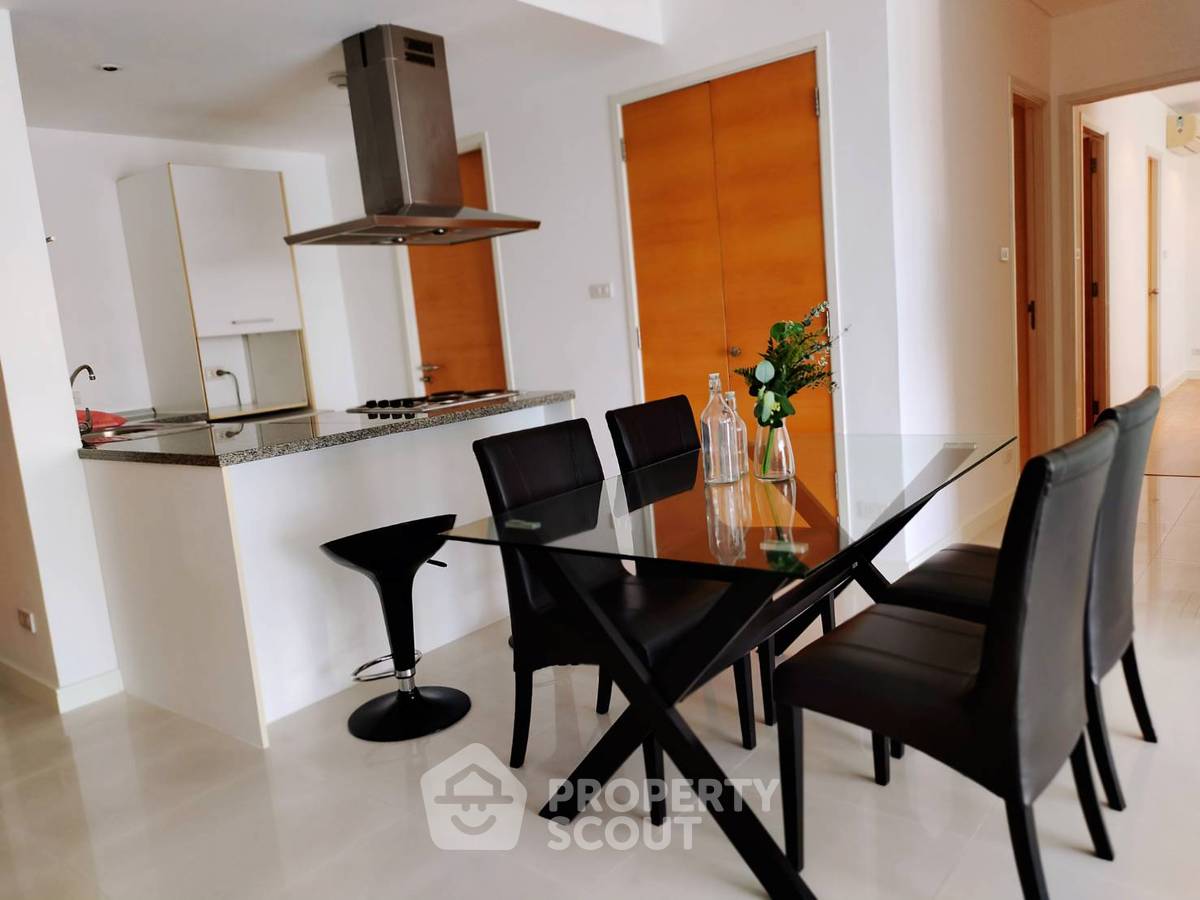 picture 2-BR Condo at Fullerton Sukhumvit near BTS Ekkamai (ID 804935) - 4/9