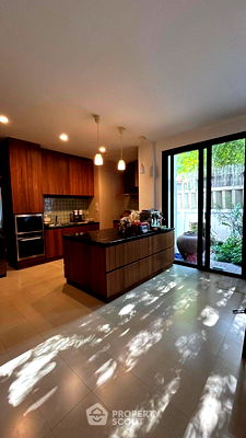 Townhouses for rent วิทยาลัยอาชีวศึกษาเอี่ยมละออ : 4-BR Townhouse in Chong Nonsi (ID 2204276)