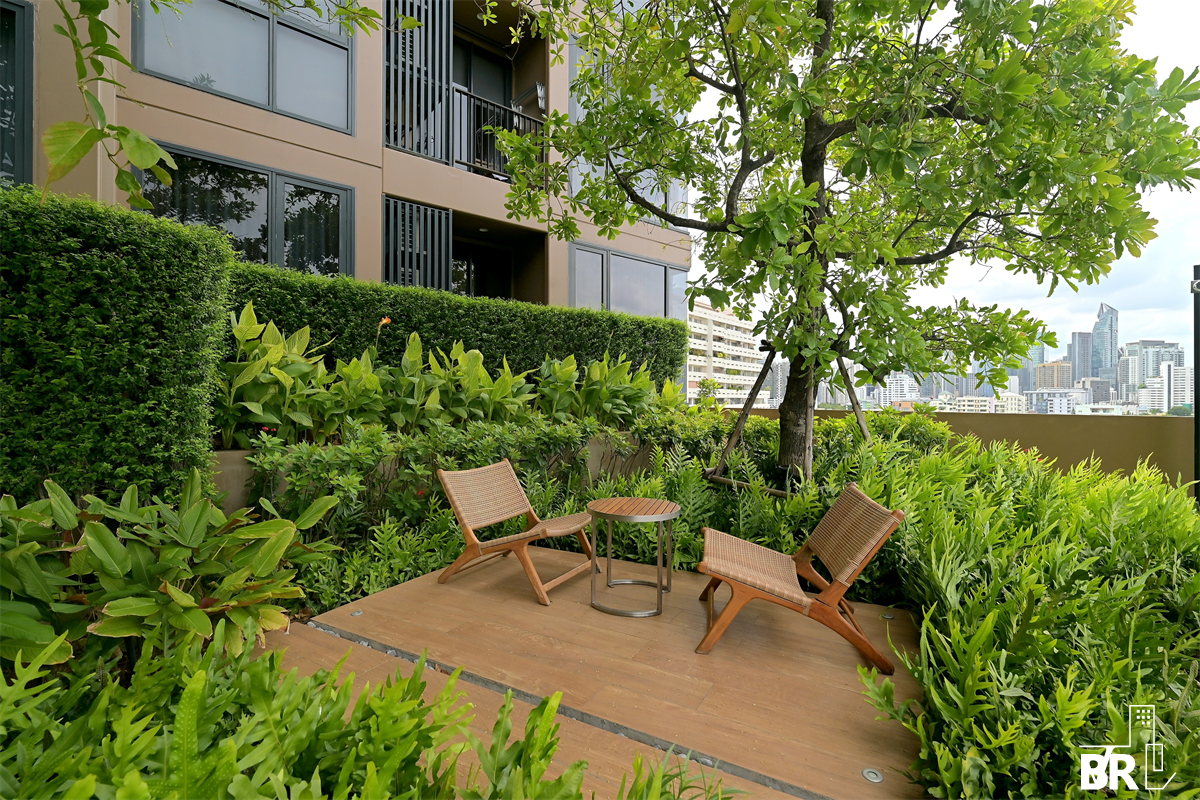 picture Oka Haus Sukhumvit 36 Luxury Condo in Central City Location - 4/9