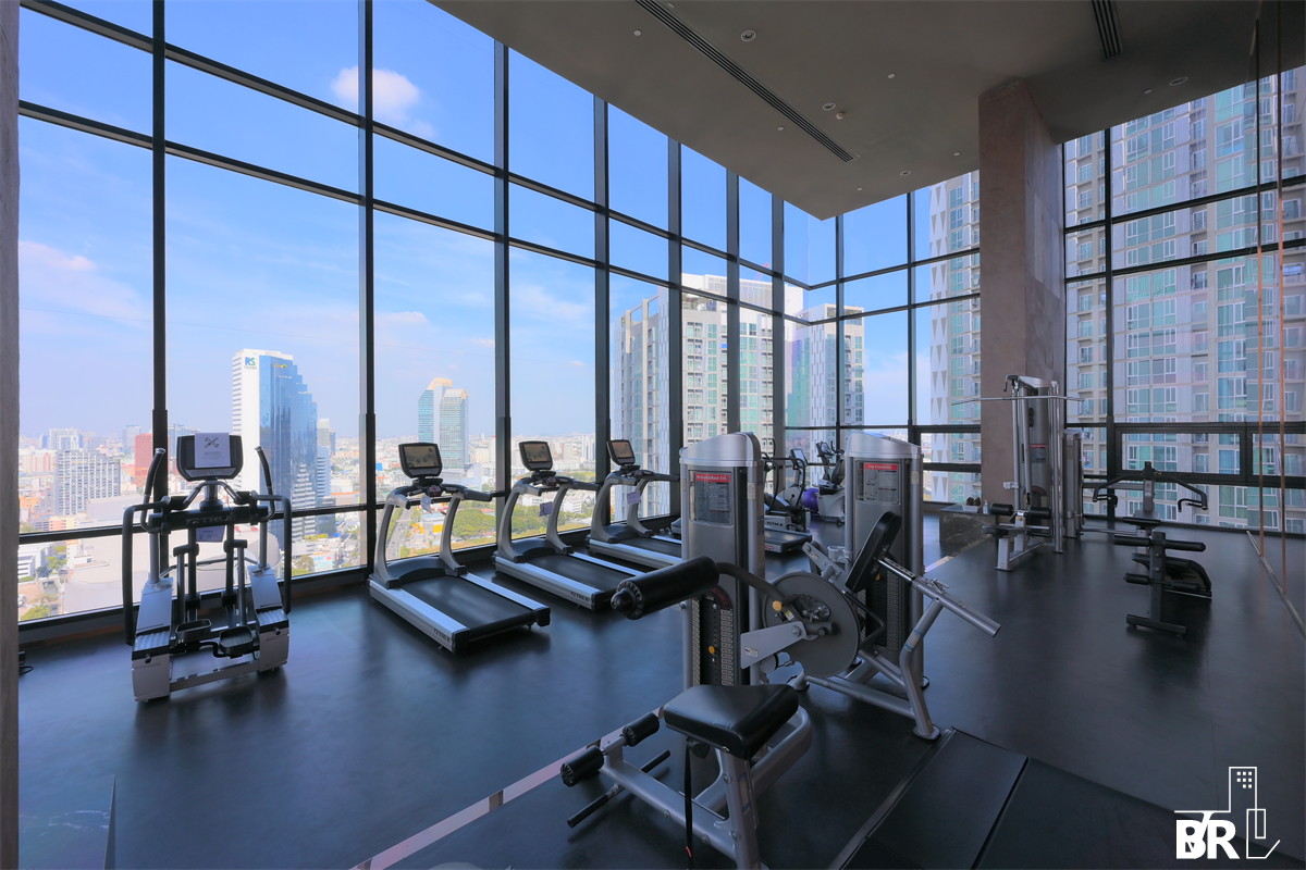 picture Ivy Ampio The Privilege of Luxury in an Economic Hub Location near MRT Cultural Center of Thailand Station - 4/9