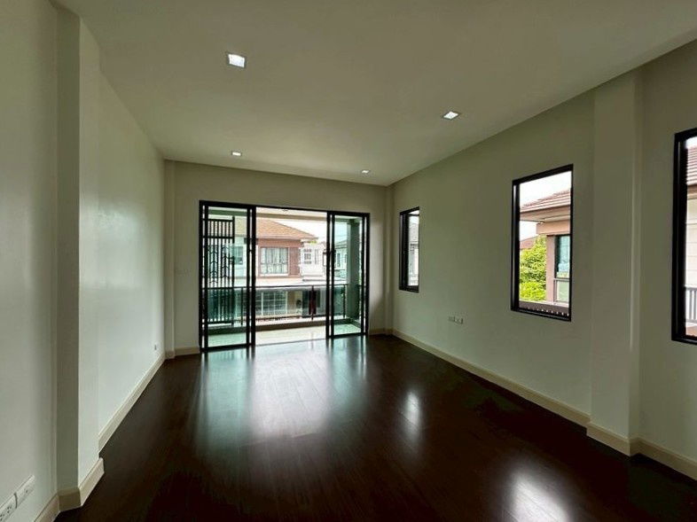 picture Best Deal! 2-Storey House at Setthasiri Watcharaphon – 54.6 sq.w. - 7/15